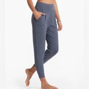 Vuori Women's At Ease Lux Joggers size M EUC